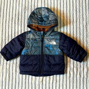 NWOT The north face Baby Reversible Mount Chimbo Hooded Jacket size 3-6 months